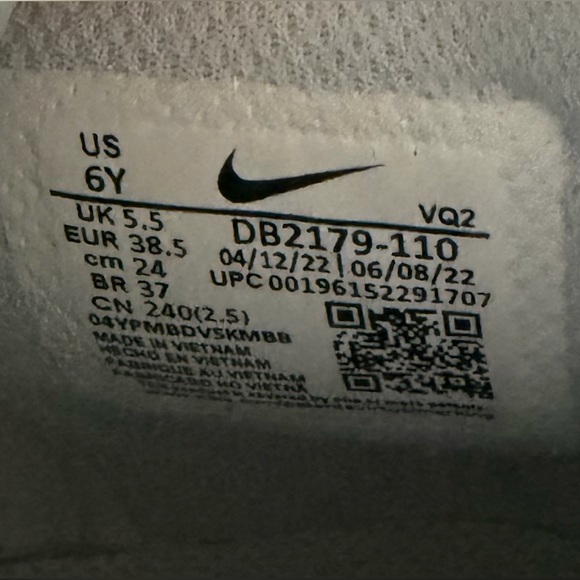 White/Light Purple/Black Nike High Dunks! Great condition! - Picture 3 of 3